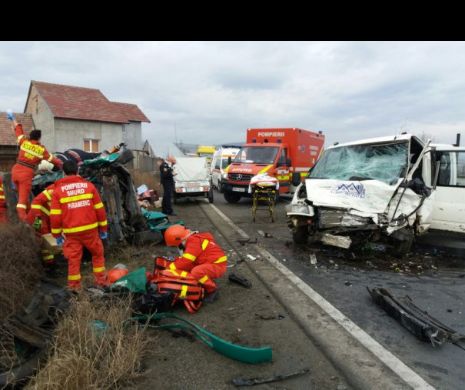DUMINICA NEAGRĂ pe șoselel din România. Încă un ACCIDENT de COȘMAR. ȘASE mașini implcate într-un incident pe DN 6