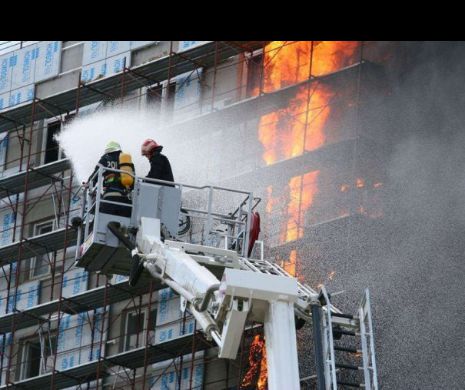 Incendiu DEVASTATOR în Alba Iulia. FLĂCĂRILE au MISTUIT TOTUL