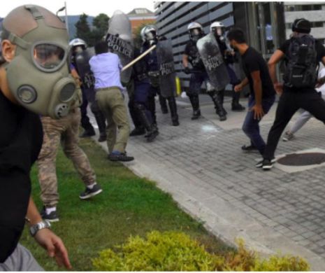 INCIDENT la MITING. POLIȚIA greacă ÎMPRĂȘTIE protestatarii