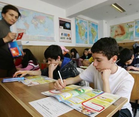 JUMĂTATE dintre școlile românești RISCĂ SĂ SE ÎNCHIDĂ