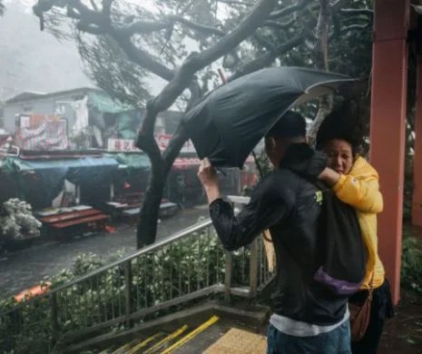 Oamenii au fost luați pe sus de vânt în Filipine. VIDEO