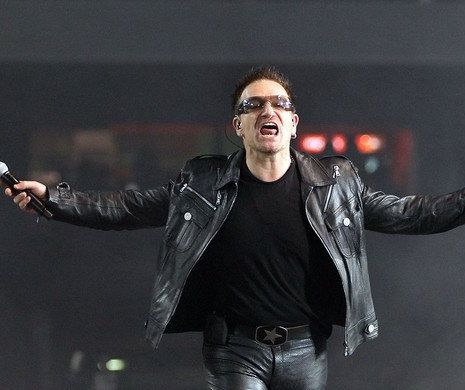 PANICĂ printre fanii formaţiei irlandeze U2. Solistul şi-a pierdut vocea şi a fost obligat să întrerupă concertul de sâmbătă