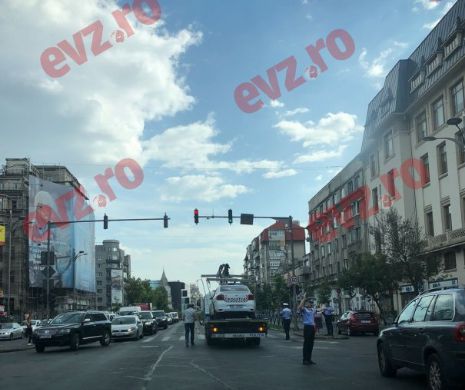 Polițiști RĂNIȚI în accident GRAV. Impact în centrul Capitalei | FOTO EXCLUSIV