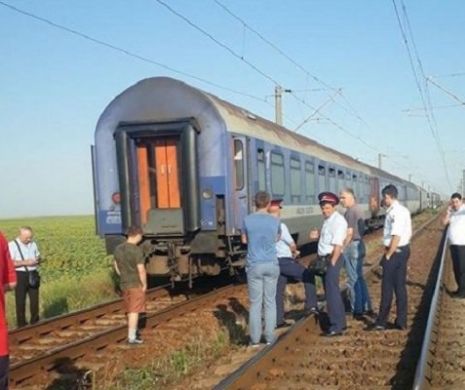 Accident feroviar în Suceava. Un tren de călători s-a ciocnit cu un utilaj agricol