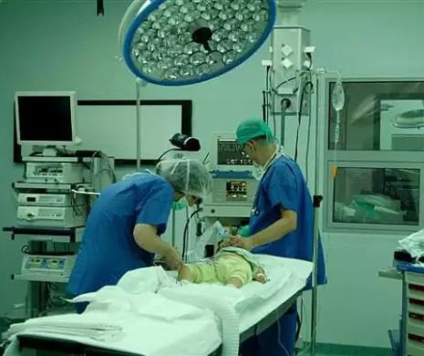 Cât câștigă medicul chirurg care l-a operat pe copilul decedat la Sanador