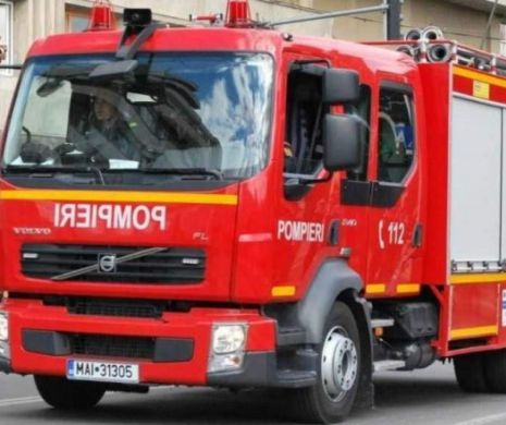 Incendiu DEVASTATOR în ROMÂNIA. POMPIERII intervin în FORȚĂ!