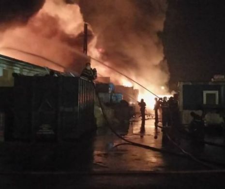 INCENDIU PUTERNIC la Sibiu! Peste 200 de pompieri se luptă cu flăcările