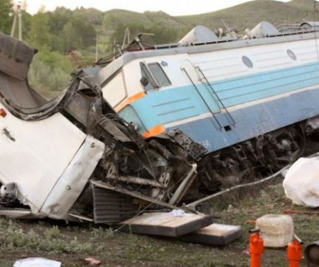Patru oameni au murit într-un accident feroviar. Vezi câţi români şi-au pierdut viaţa în ultimii zece ani în astfel de incidente!