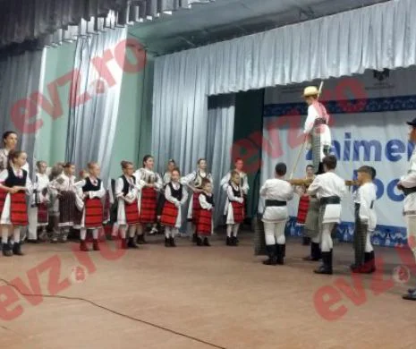 Talentul de dansator al preotului Raul Şerban a reînviat jocul mocanilor din Săcele