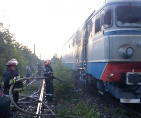 Un tren a fuat FOC în timpul mersului. Panica printre călători. Circulația este BLOCATĂ între Ploiești și București