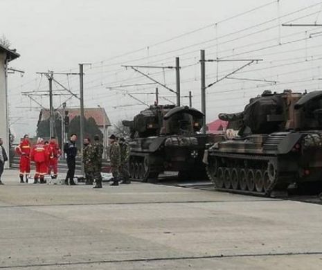 DRAMĂ la pregătirile pentru parada de 1 Decembrie! Un militar a murit electrocutat în timp ce descăca tancuri. Martor: L-a aruncat de acolo ca pe o păpușă!
