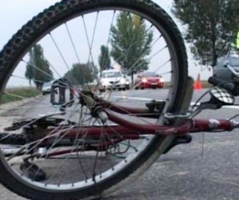 Marți, 13! Un biciclist a fost călcat pe cap de o mașină. Blestem sau ghinion?