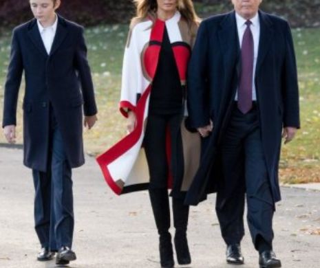Melania Trump, CRITICATĂ pentru „cheltuielile nebuneşti ”. Cât a costat pardesiul purtat de Ziua Recunoştinţei. Foto în articol