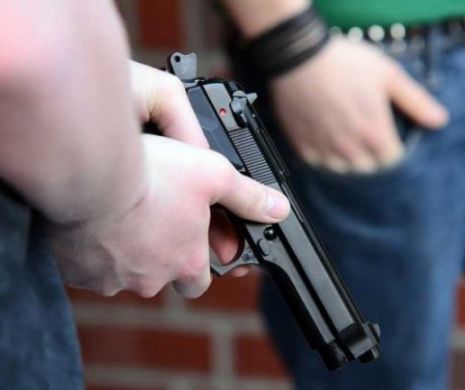 Noua lege a armelor permite românilor să doarmă cu pistolul la cap