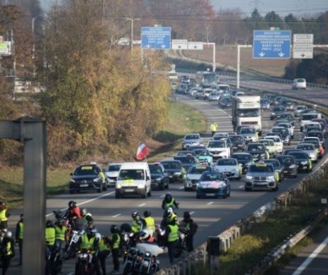 Participantă la un protest în Franța, ucisă de o șoferiță care s-a panicat