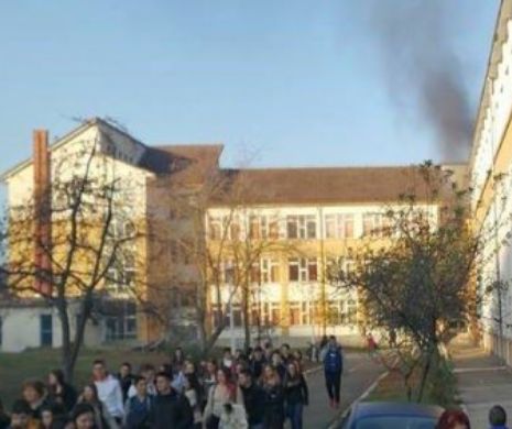 Școli fără senzori de fum! În urma unui incendiu, profesorii au ajuns la spital