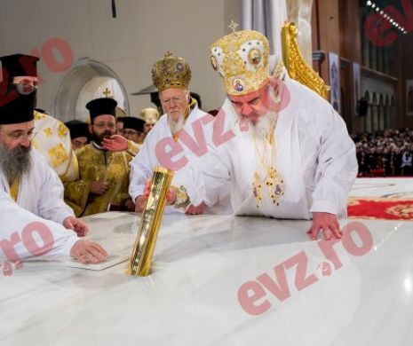 Teofil al III-lea, Patriarhul Ierusalimului şi a toată Palestina,  va oficia liturghia de Sfântul Andrei la Catedrala Naţională