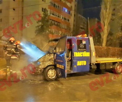 Autoutilitară de tractări mașini, distrusă de flăcări la Constanța