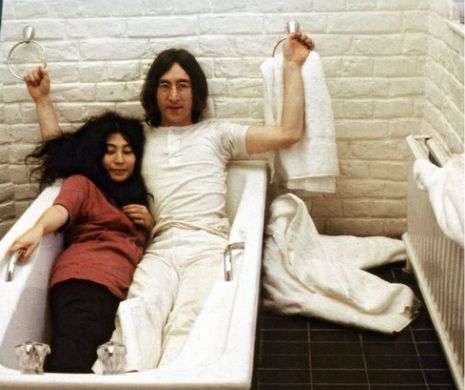 Dezvăluiri INCREDIBILE din viaţa celebrului artist John Lennon. Ce nu s-a spus despre manipulări, droguri şi amante
