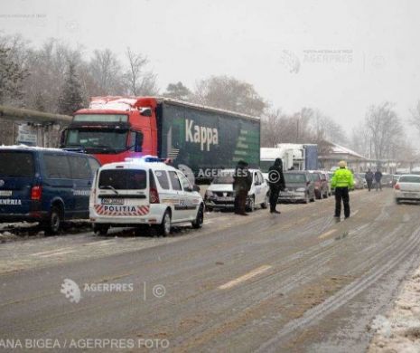 GRAV accident în Argeş. Zece persoane au fost rănite. Circulaţia este BLOCATĂ pe DN7