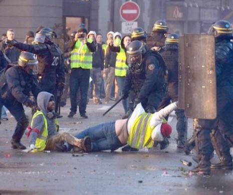 Imaginile PROTESTELOR violente, prin ochii ROMÂNILOR: „Intrările în blocuri sunt majoritatea baricadate”