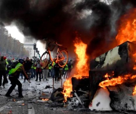 În Franţa protestul se propagă precum un incendiu: Elevii ies în stradă şi blochează şcolile. Mii de camioane blocate la graniţa cu Spania
