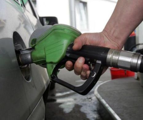 INCREDIBIL. Preţul petrolului a scăzut. Care va fi preţul benzinei în prag de sărbători
