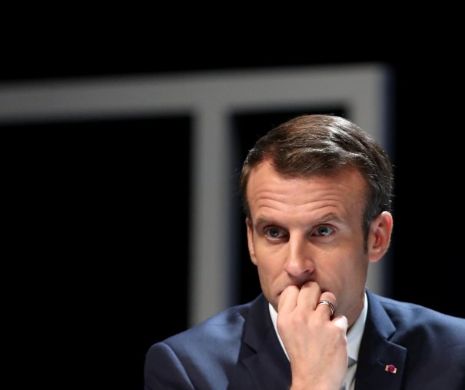 Macron se CLATINĂ: După „vestele galbene” intră în horă TRANSPORTATORII