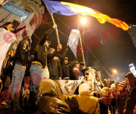 Proteste în TOATĂ ȚARA, de 1 Decembrie! Sute de persoane s-au adunat în Piața Victoriei
