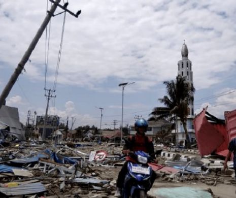 Tsunami DEVASTATOR în Indonezia. Sute de morţi şi aproximativ 900 de răniţi. MAE român cere lămuriri despre românii din zona CATASTROFEI