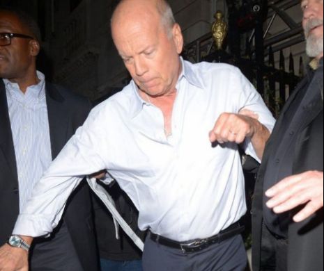 Bruce Willis nu mai este SOLDATUL PERFECT. A fost cărat pe braţe de bodyguarzi
