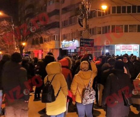 Anunțul JANDARMERIEI după protestul din Piața Victoriei: „Vor fi luate MĂSURI LEGALE”