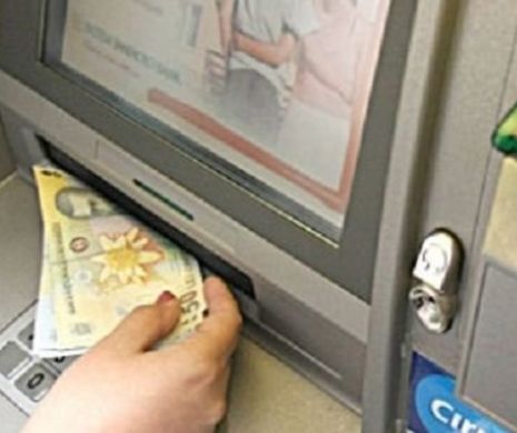 ATENȚIE. Cum să EVIȚI să fii PĂCĂLIT când scoți banii dintr-un bancomat