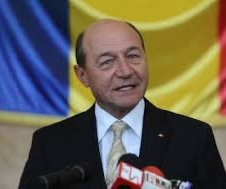 Băsescu, INDIGNAT: Ce căutau la Congresul UDMR repezentanţii PNL şi USR? Zâmbetele afişate de Raluca Turcan şi Dan Barna la congresul UDMR sunt doar un RÂMJET de neputinţă şi slugărnicie