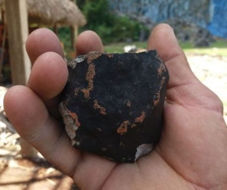 Cad meteoriţii pe pământ! Un oraş turistic a fost asaltat de roci. VIDEO în articol