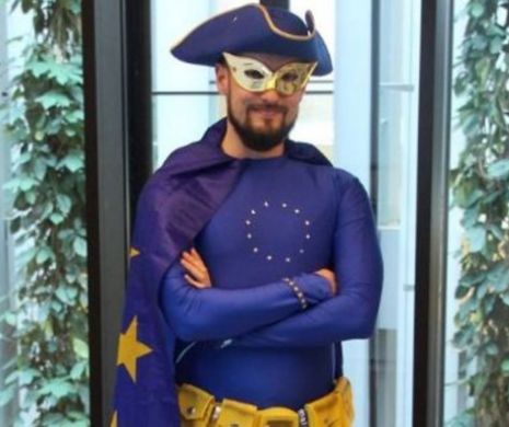 Captain Europe: Mascota care îi face infantili pe europeni