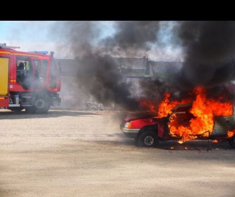 GRAV accident rutier pe A3 Bucureşti-Ploieşti. O maşina a luat foc. Circulaţia este OPRITĂ