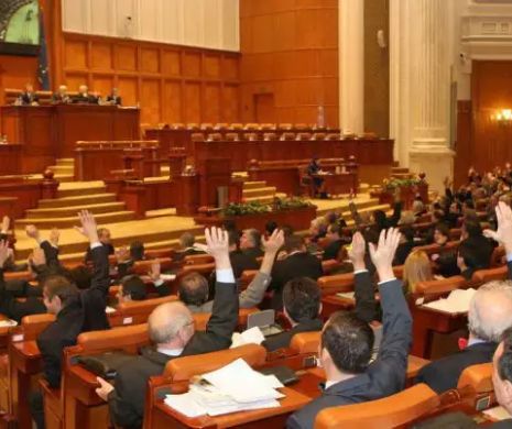 JIGNIRI în Parlament între doi GREI. DIALOGUL care a scos din SĂRITE PSD: „Este și o uriașă idioțenie”