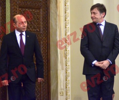 Revin în forță: Crin Antonescu și Traian Băsescu. Un sondaj atipic, care contrariază politicienii