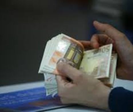 România trece la euro. Vor trăi românii mai bine? Cum au câștigat americanii “războiul” cu Europa