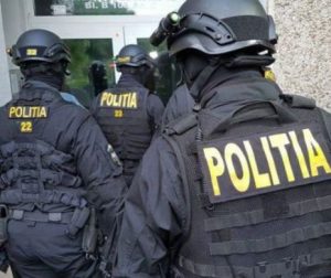 Poliția combate violența contra femeilor cu razii la proxeneți