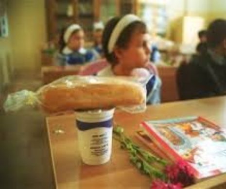 Strigător la cer! Unde s-a ajuns în școala românească… Profesorii fură din cornul și laptele elevilor
