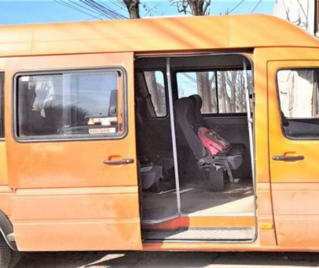 Șoferul microbuzului din care a căzut o elevă și a murit a fost arestat. Polițiștii din Zalău susțin au probe ...