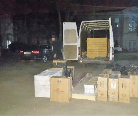 Țigări de contrabandă, de 60.000 de euro, descoperite, într-o dubă, de polițiștii de frontieră din Constanța