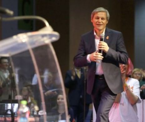 USR sau povestea naivilor utili de care s-a lipit Dacian Cioloș la prima candidatură din viață