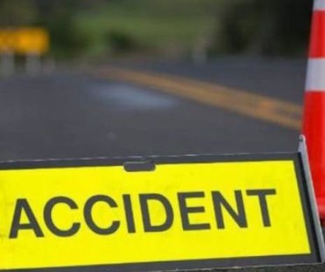Accident grav în Ploiești. Patru persoane au fost rănite în urma coliziunii dintre două autoturisme și un TIR. Traficul este îngreunat.