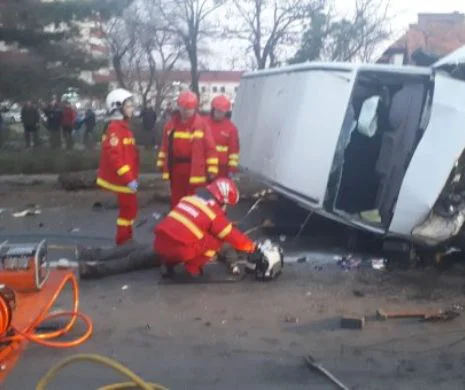 Accident GRAV în Târgu Mureș. Doi morți în urma coliziunii dintre o autoutilitară şi un autoturism