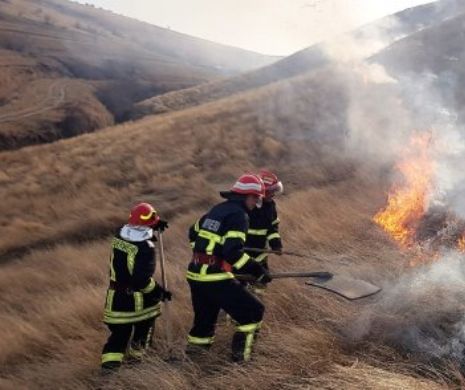 Arderile de vegetație, scăpate de sub control, fac prăpăd în Delta Dunării. Pericol pentru comunități