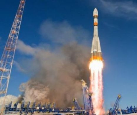 Doi cosmonauți care au supraviețuit lansării ratate de anul trecut au fost lansați către Spația Spațială Internațională