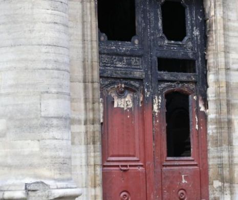 Focul pus la Biserica Saint-Sulpice din Paris, unde a fost filmat Codul lui Da Vinci, nu a fost accidental